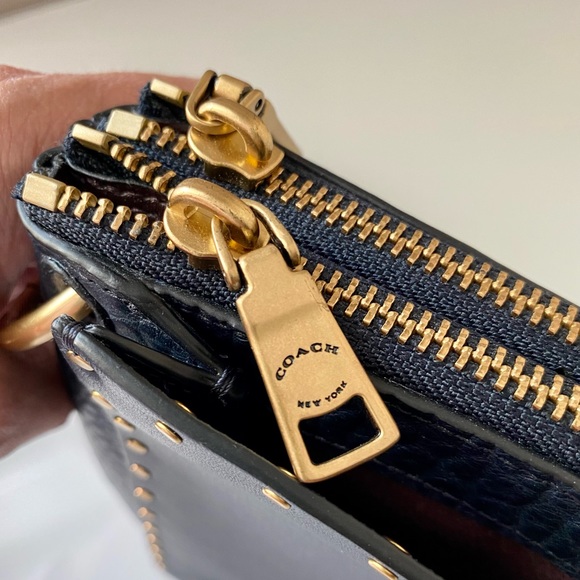 💕 Coach Dreamer Shoulder Bag with Rivets 💕 - Picture 4 of 14